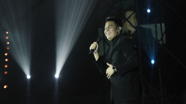 Tulus di Konser Rossa. (Foto: Munady Widjaja)