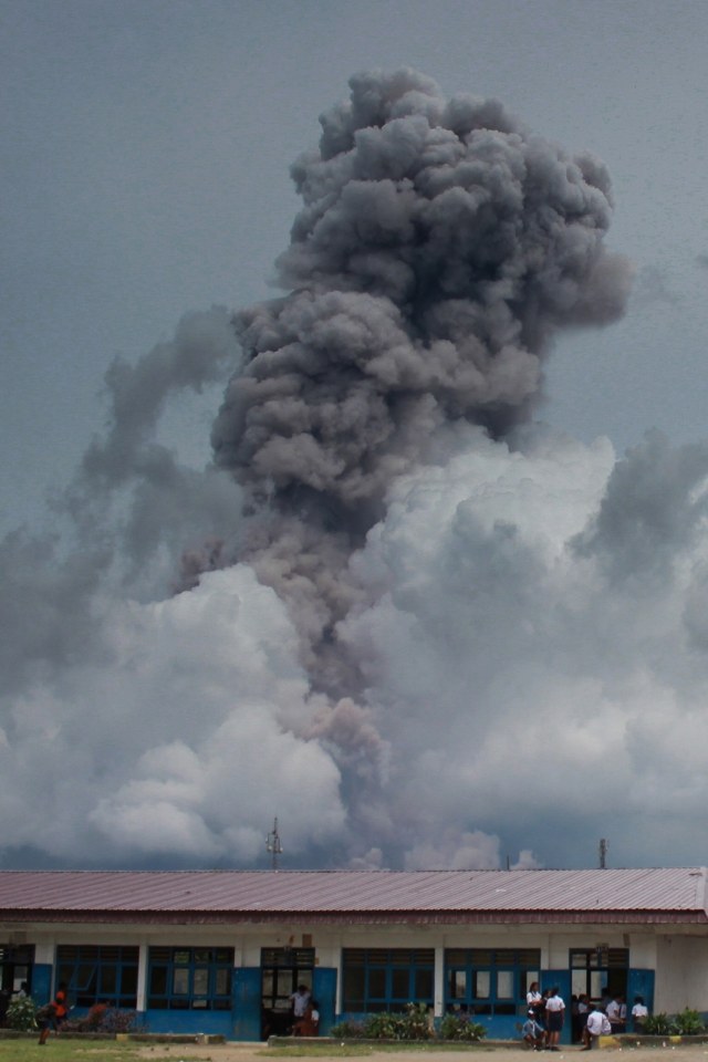 Erupsi Gunung Sinabung. Foto: Antara/Tibta Peranginangin