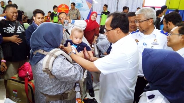 Menhub tinjau Stasiun Gambir. (Foto: Anggi Dwiky Dermawan/kumparan)