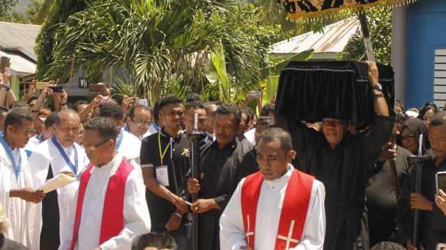 Prosesi Laksar Laut Semana Santa. (Foto: Antara/Kornelis Kaha)