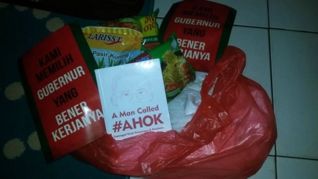 Sembako yang Dibagikan Timses Ahok-Djarot. (Foto: Dok. Istimewa)