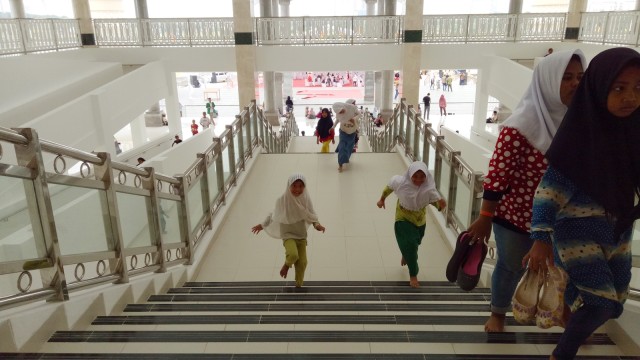 Fasilitas Masjid Raya KH Hasyim Asy'ari. (Foto: Kevin Kurnianto/kumparan)