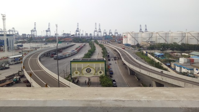 Jalan Tol Akses Pelabuhan Tanjung Priok. (Foto: Novan Nurul Alam/kumparan)