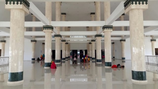 Masjid Raya KH Hasyim Asy'ari (Foto: Kevin Kurnianto/kumparan)