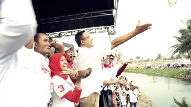 Timses Anies-Sandi di Kalijodo. (Foto: Ainul Qalbi/kumparan)