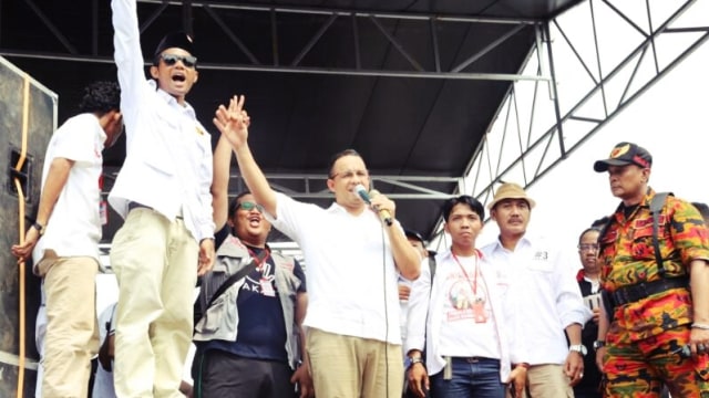 Timses Anies-Sandi di Kalijodo. (Foto: Ainul Qalbi/kumparan)