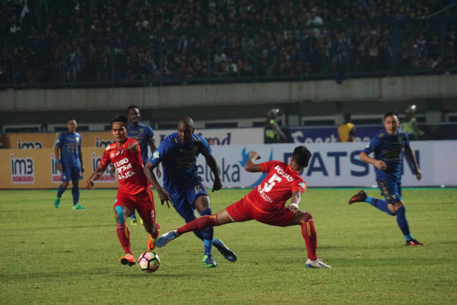 Pertandingan Persib vs Arema (Foto: Aditia Noviansyah/kumparan)