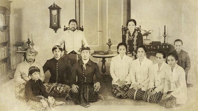 Foto Keluarga di Film Kartini  (Foto: Legacy Pictures)