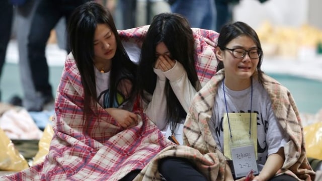 Korban Sewol yang selamat (Foto: Kim Hong-Ji/Reuters)