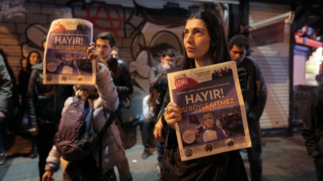 Penolakan hasil referendum Turki. (Foto: REUTERS/Stringer)