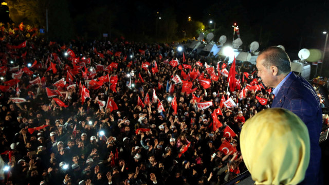 Erdogan usai Referendum Turki (Foto: Yasin Bulbul/Presidential Palace/Handout via REUTERS)