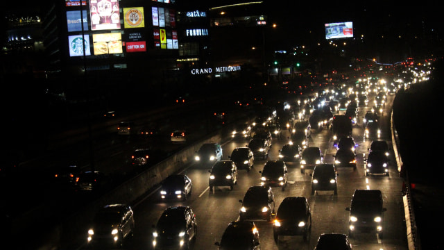 Arus balik di tol Cikampek KM 12 (Foto: Risky Andrianto/ANTARA)