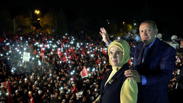 Erdogan dan istri di referendum Turki (Foto:  Yasin Bulbul/Presidential Palace via Reuters)