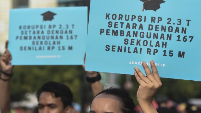 Aksi demo korupsi e-KTP (Foto: Hafidz Mubarak A./ANTARA)