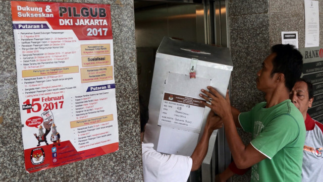 Distribusi Kotak Suara di Kecamatan Menteng. (Foto: Fanny Kusumawardhani/kumparan)