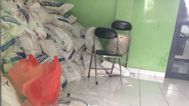 Tumpukan sembako di kantor PPP (Foto: Kelik Wahyu Nugroho/kumparan)