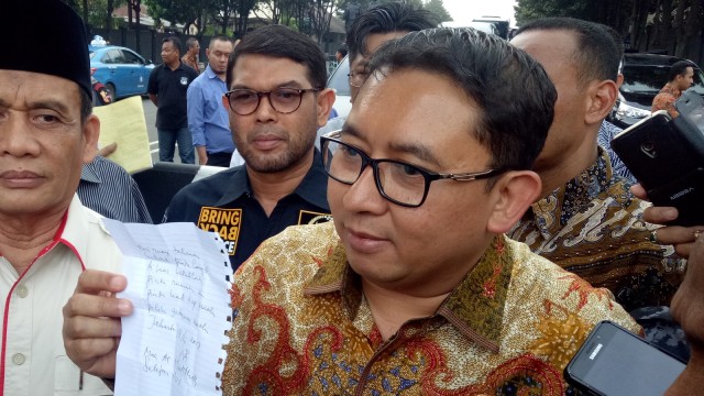 Fadli Zon jenguk Al Khathath di Mako Brimob. (Foto: Aprilandika Pratama/kumparan)