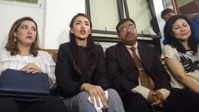 Tsania Marwa menangis di pengadilan (Foto: D.N Mustika Sari/kumparan)