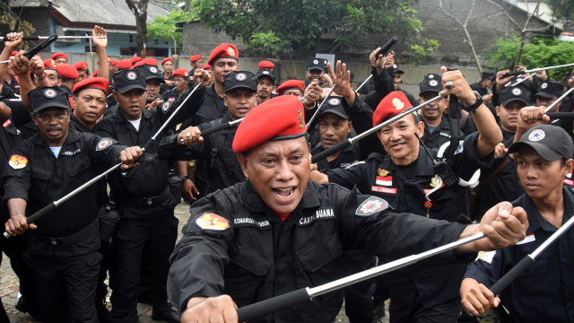 Satgas PDIP pengawal pilkada. (Foto: Antara/Indrianto Eko Suwarso)