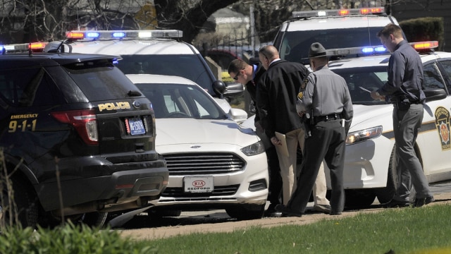 Polisi mengamankan lokasi sekitar Cleveland. (Foto: AP Photo/Greg Wohlford)