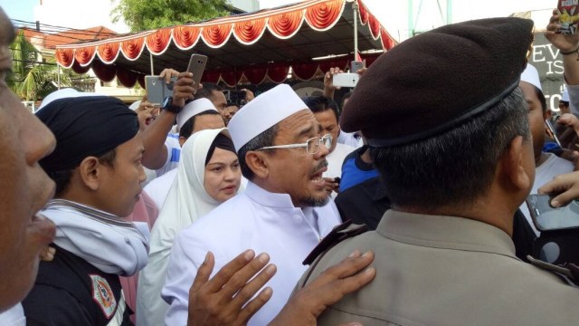 Habib Rizieq menuju TPS (Foto: Jihad Akbar/kumparan)