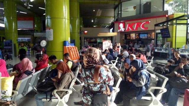 Situasi Stasiun Gambir saat Pilgub (Foto: Ela Nurlaela/kumparan)