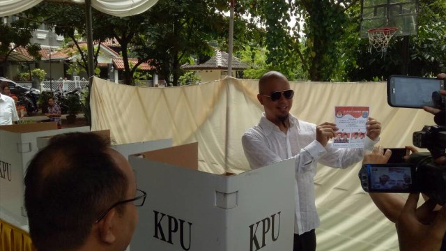 Ahmad Dhani di TPS 24 (Foto: Prabarini Kartika/kumparan)