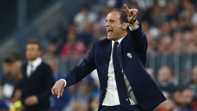 Allegri pada laga versus Barca di J-Stadium. (Foto: Reuters)