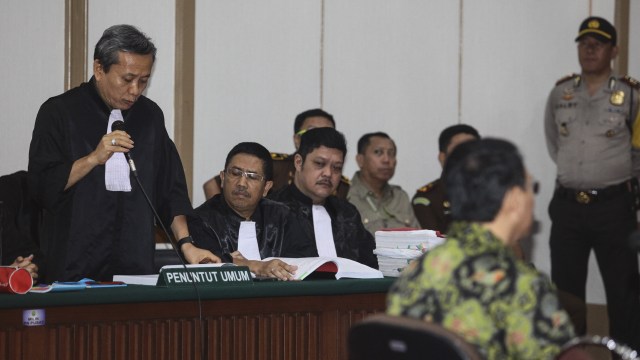 Jaksa membacakan tuntutan di sidang Ahok (Foto: Muhammad Adimaja/ANTARA)