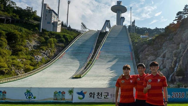 Luncuran ski di stadion Gangwon FC. (Foto: Instagram/Gangwon FC)