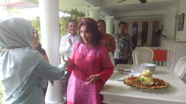 Menteri Susi peringati Hari Kartini di rumahnya. (Foto: Novan Nurul Alam/kumparan)