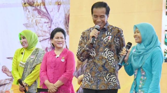 Ikuti Jejak Jokowi di Pilwakot Solo 2010, Gibran Daftar KPU Naik Kereta Kencana (288180)
