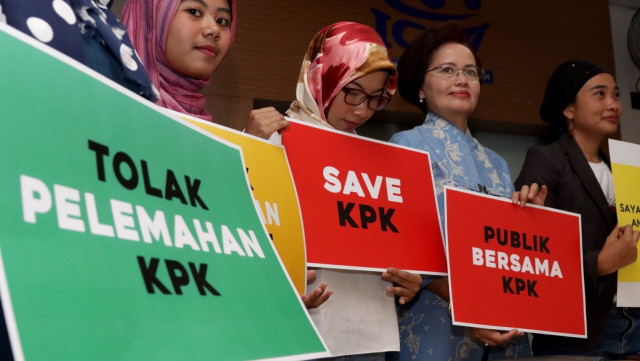 Konpers "Jangan Lemahkan KPK" di kantor ICW (Foto: Fanny Kusumawardhani/kumparan)