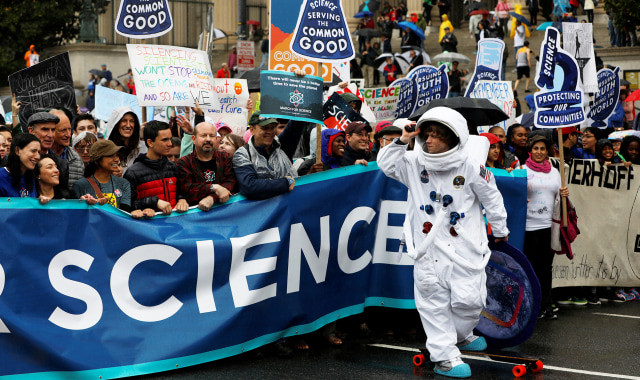 March For Science di Washington. (Foto: REUTERS/Aaron P. Bernstein)