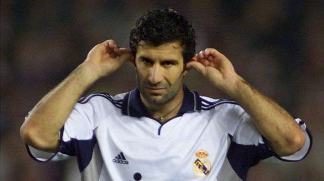 Figo saat berseragam Real Madrid (Foto: Reuters)