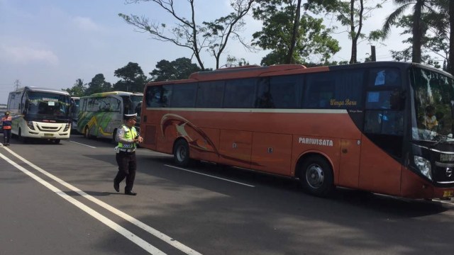 Pemeriksaan bus di jalur Puncak (Foto: Dok. Polres Bogor)