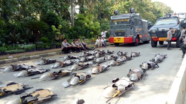 Penjagaan aparat kepolisian di sidang Ahok. (Foto: Amanaturrosyidah/kumparan)