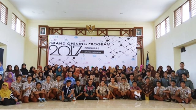 Anak-anak yang dilatih persiapan SBMPTN 2017 (Foto: Dok. Edusharenusantara)