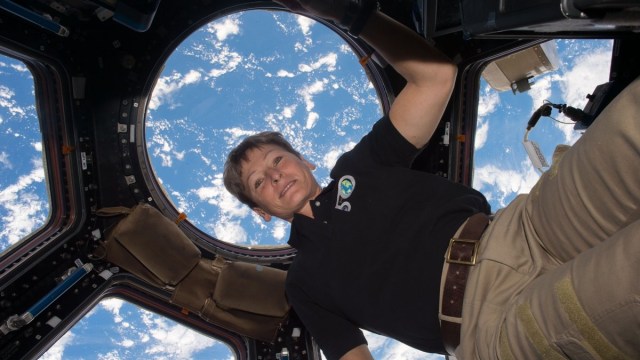 Peggy Whitson, manusia terlama di luar angkasa. (Foto: Peggy Whitson/Twitter)
