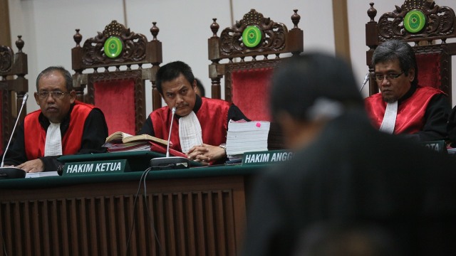 Ahok di Sidang Pledoi (Foto: Aditia Noviansyah/kumparan)