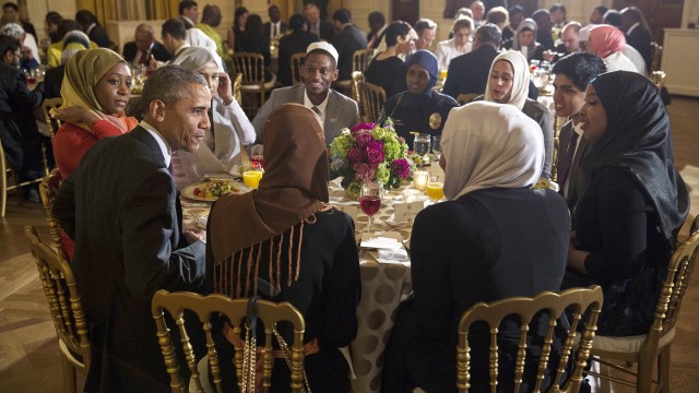 Ilustrasi memilih buka puasa bersama. (Foto: Dok. Obama White House)