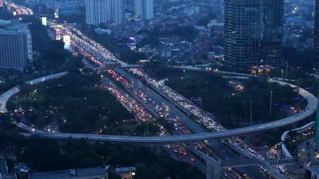 Proses pengerjaan proyek Simpang Susun Semanggi. (Foto: Fanny Kusumawardhani/kumparan)