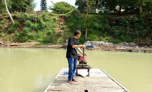 Menyusuri Danau Lido. (Foto: Ardhana Pragota/kumparan)