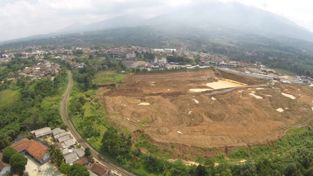 Proyek tol Bocimi di dekat Danau Lido (Foto: Ridho Robby/kumparan)