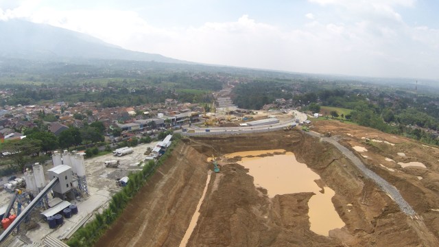 Sumber lumpur dari proyek tol Bocimi (Foto: Ridho Robby/kumparan)