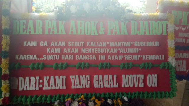 Tulisan karangan bunga yang baper untuk Ahok  (Foto: Johanes Hutabarat/kumparan)