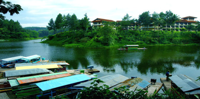 Danau Lido saat masih jernih dan asri. (Foto: Dok. Lido Lake Hotel)