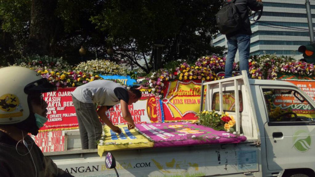 Karangan bunga untuk Ahok. (Foto: Nadia Jovita/kumparan)