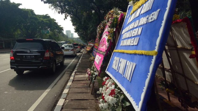 Karangan bunga untuk Ahok. (Foto: Nadia Jovita/kumparan)