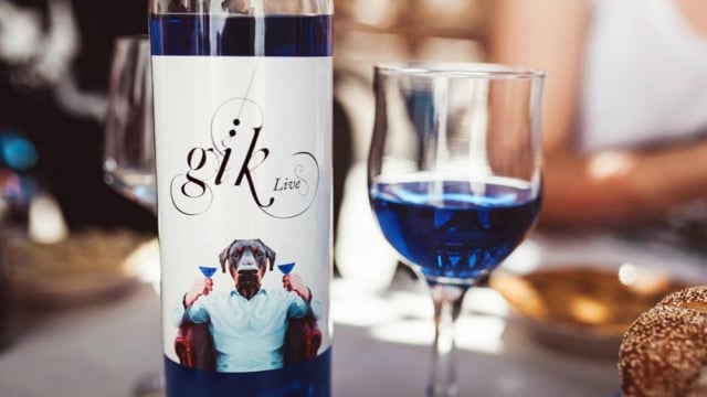 Wine berwarna biru pertama di dunia (Foto: Instagram/@crimsonnight8724)